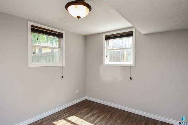 104 E 40th St, Sioux Falls, SD 57105