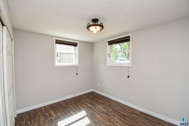 104 E 40th St, Sioux Falls, SD 57105