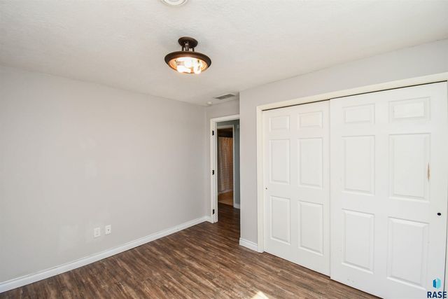 104 E 40th St, Sioux Falls, SD 57105