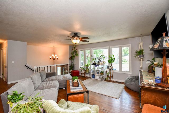 104 E 40th St, Sioux Falls, SD 57105