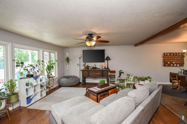 104 E 40th St, Sioux Falls, SD 57105