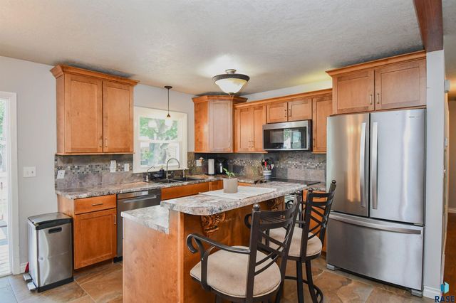 104 E 40th St, Sioux Falls, SD 57105
