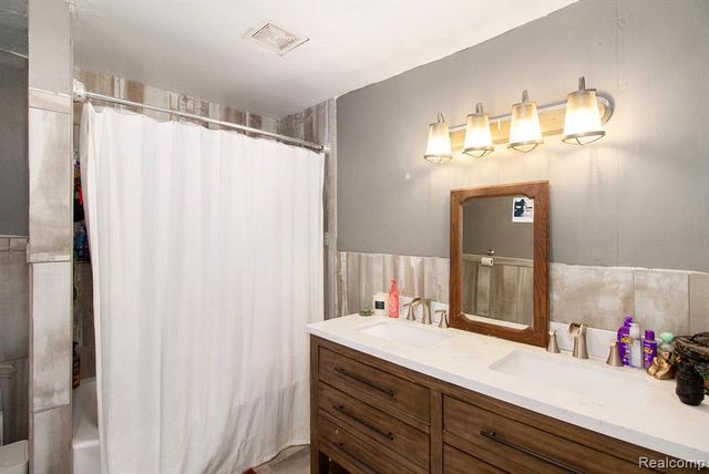 405 Schoolhouse Street, Ortonville, MI 48462