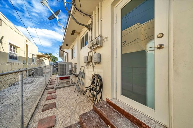 3471 SW 3rd St 3471, Miami, FL 33135