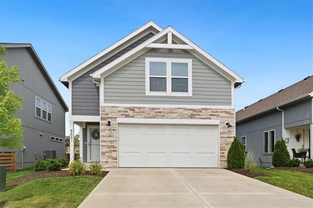8841 SW 9th Terrace, Lee's Summit, MO 64064