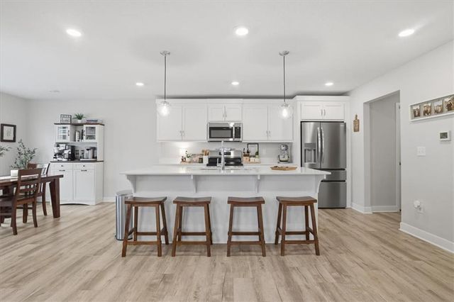 8841 SW 9th Terrace, Lee's Summit, MO 64064