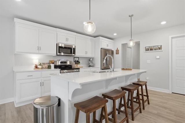 8841 SW 9th Terrace, Lee's Summit, MO 64064
