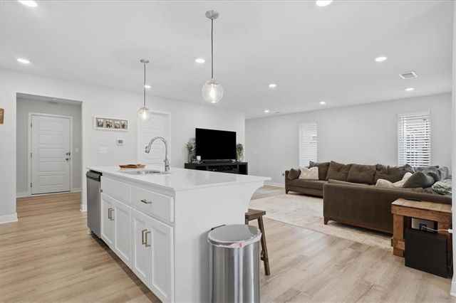 8841 SW 9th Terrace, Lee's Summit, MO 64064