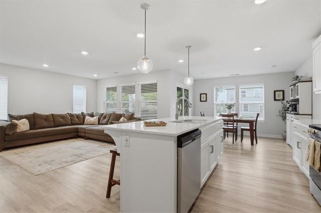 8841 SW 9th Terrace, Lee's Summit, MO 64064