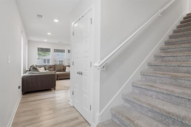 8841 SW 9th Terrace, Lee's Summit, MO 64064