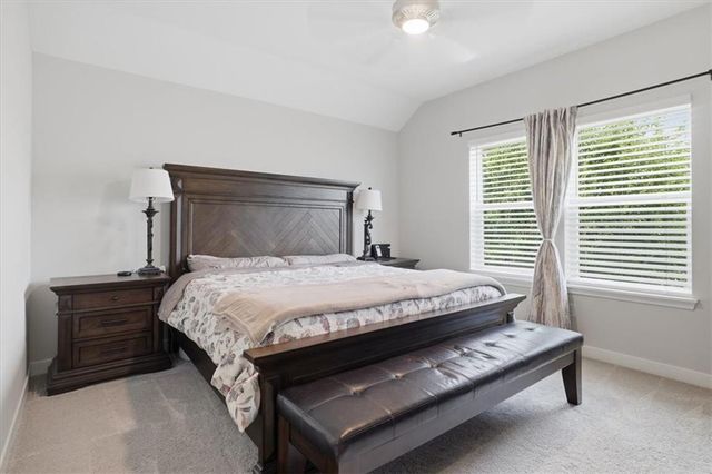 8841 SW 9th Terrace, Lee's Summit, MO 64064