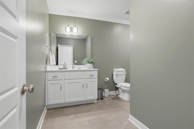 8841 SW 9th Terrace, Lee's Summit, MO 64064