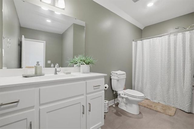 8841 SW 9th Terrace, Lee's Summit, MO 64064