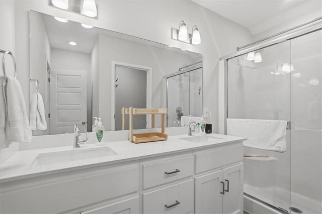 8841 SW 9th Terrace, Lee's Summit, MO 64064