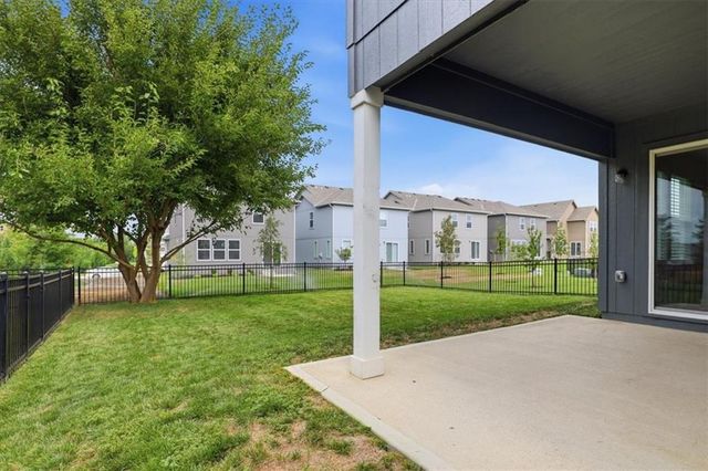 8841 SW 9th Terrace, Lee's Summit, MO 64064