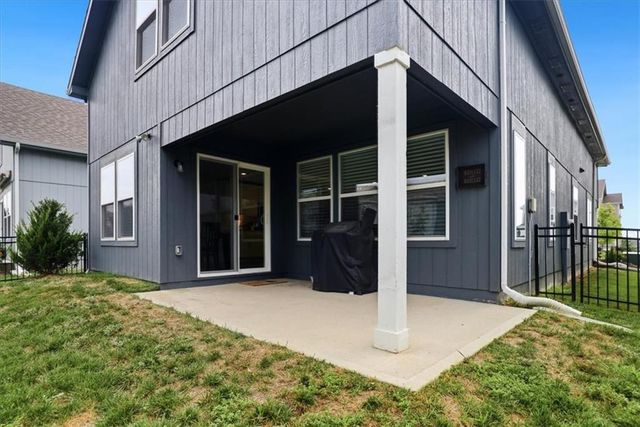 8841 SW 9th Terrace, Lee's Summit, MO 64064