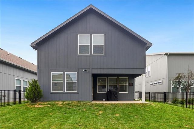 8841 SW 9th Terrace, Lee's Summit, MO 64064