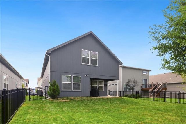 8841 SW 9th Terrace, Lee's Summit, MO 64064