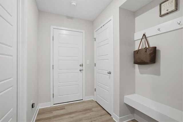 8841 SW 9th Terrace, Lee's Summit, MO 64064