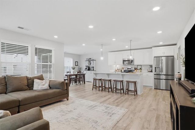 8841 SW 9th Terrace, Lee's Summit, MO 64064