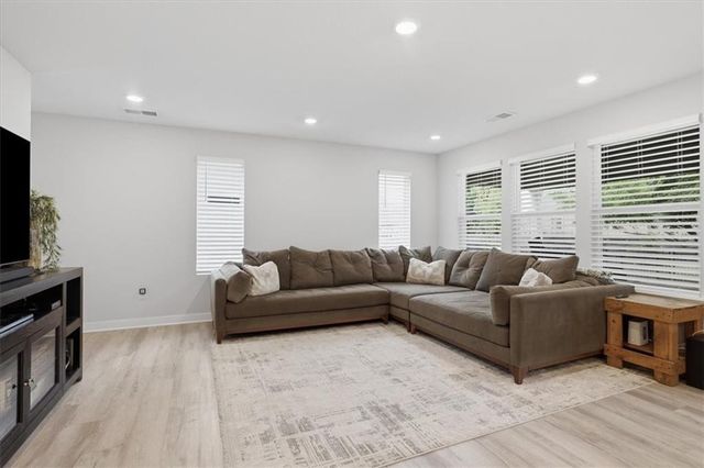 8841 SW 9th Terrace, Lee's Summit, MO 64064
