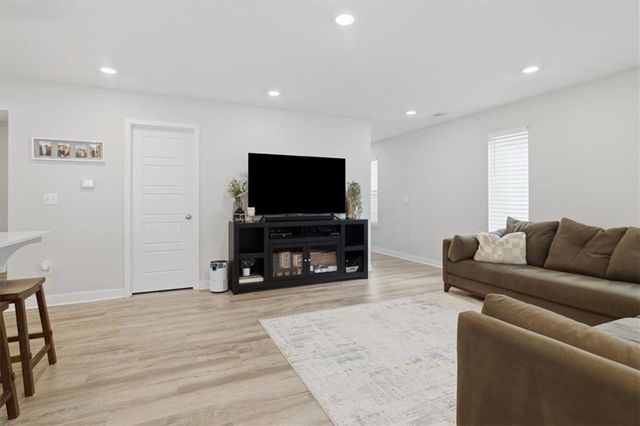 8841 SW 9th Terrace, Lee's Summit, MO 64064