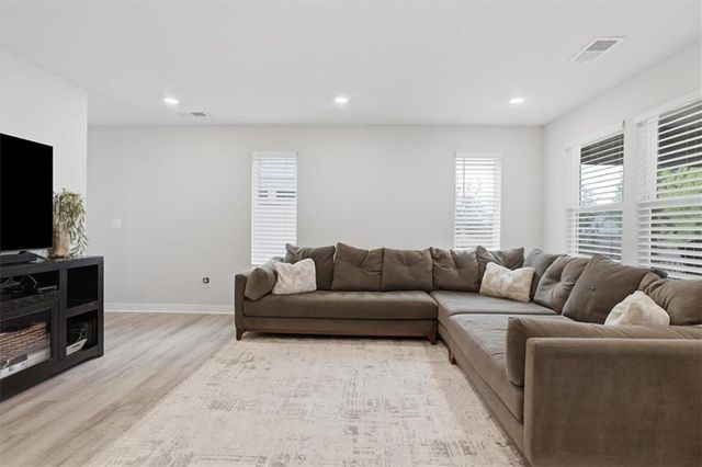 8841 SW 9th Terrace, Lee's Summit, MO 64064
