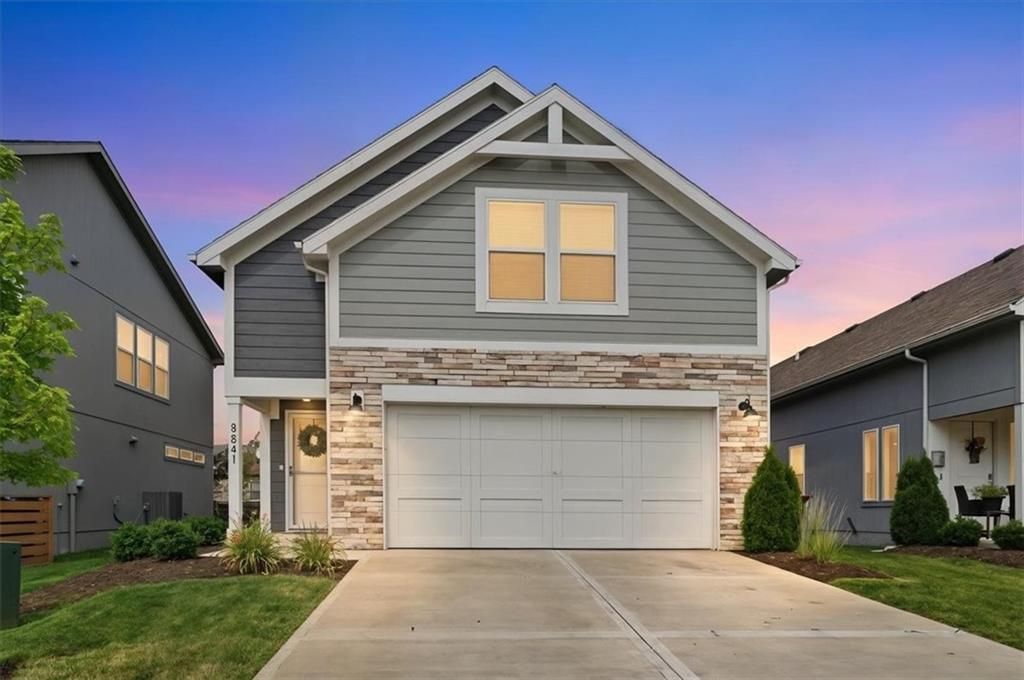 8841 SW 9th Terrace, Lee's Summit, MO 64064