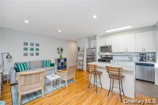 25 W Broadway 204, Long Beach, NY 11561