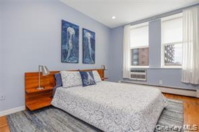 25 W Broadway 204, Long Beach, NY 11561