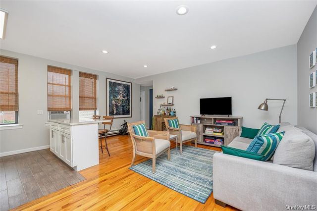 25 W Broadway 204, Long Beach, NY 11561