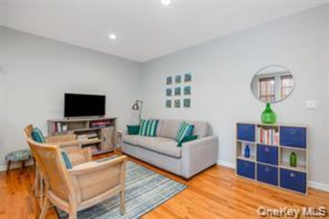 25 W Broadway 204, Long Beach, NY 11561