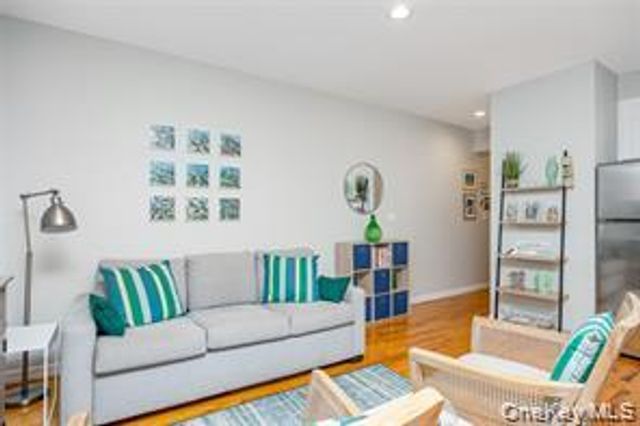 25 W Broadway 204, Long Beach, NY 11561