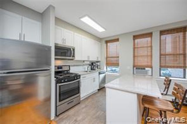 25 W Broadway 204, Long Beach, NY 11561