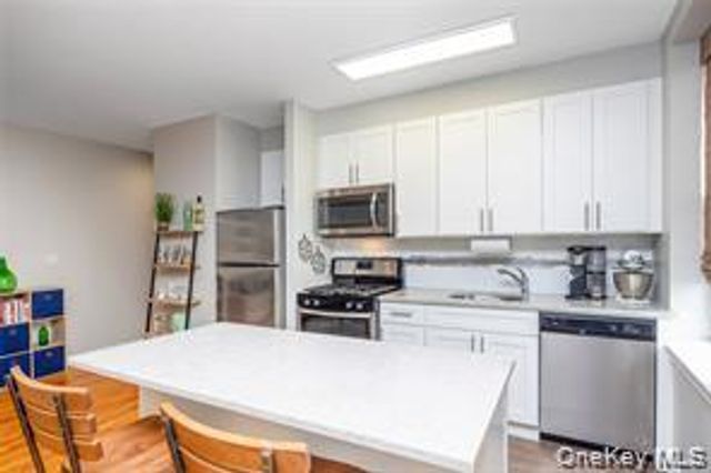 25 W Broadway 204, Long Beach, NY 11561