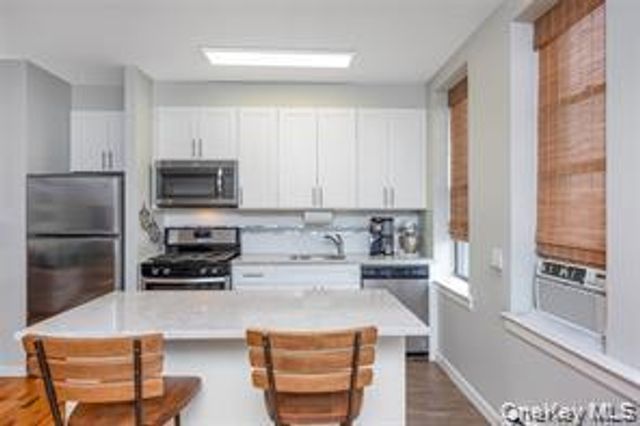 25 W Broadway 204, Long Beach, NY 11561
