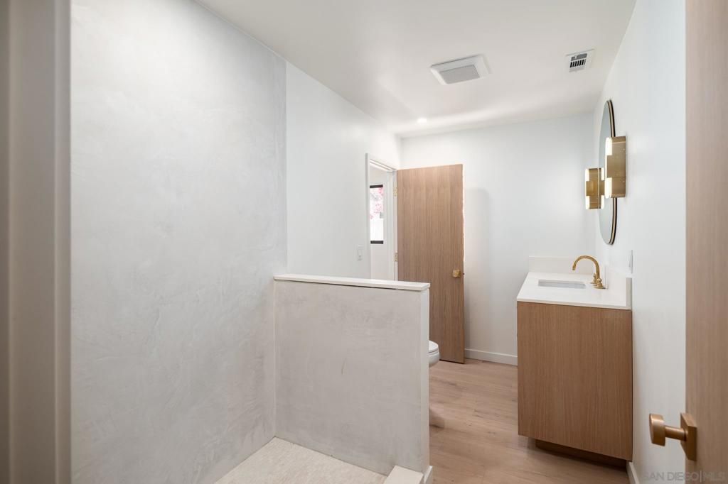 Image 16 of property listing at 16902 Via De Santa Fe Unit 7, Rancho Santa Fe, CA 92067