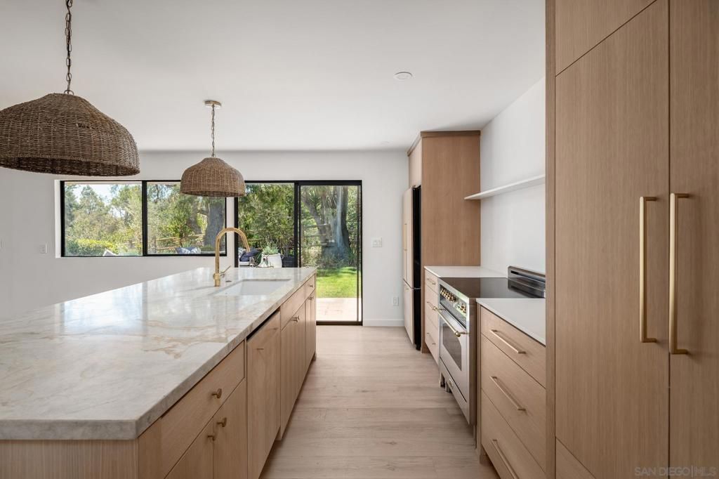 Image 3 of property listing at 16902 Via De Santa Fe Unit 7, Rancho Santa Fe, CA 92067