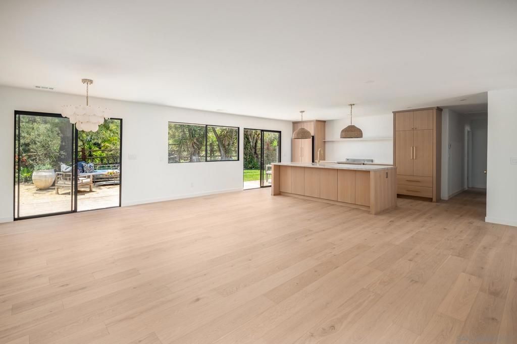 Image 7 of property listing at 16902 Via De Santa Fe Unit 7, Rancho Santa Fe, CA 92067