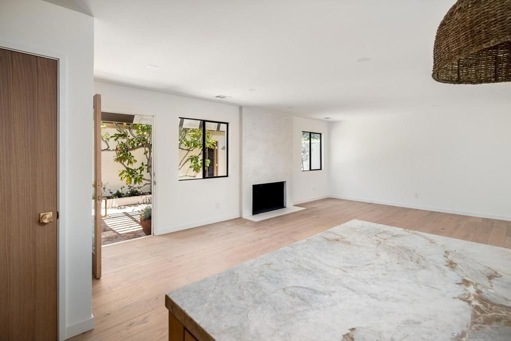 Image 9 of property listing at 16902 Via De Santa Fe Unit 7, Rancho Santa Fe, CA 92067