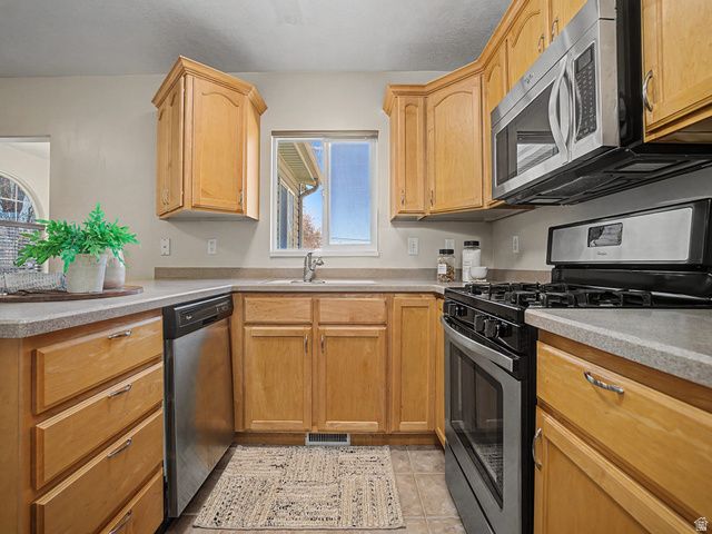 7914 S HARVEL DR, Sandy, UT 84070