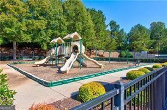 5640 Lake Oak Landing, Cumming, GA 30040