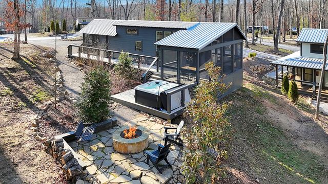 216 Waters Edge Way, Tracy City, TN 37387