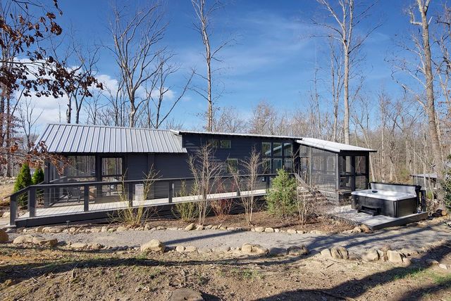 216 Waters Edge Way, Tracy City, TN 37387