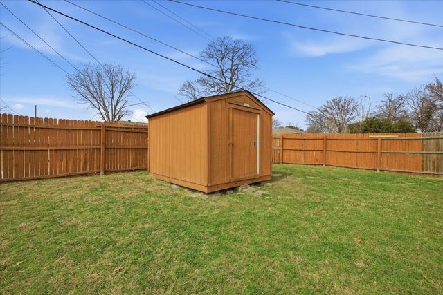 121 Hillside Lane, Desoto, TX 75115