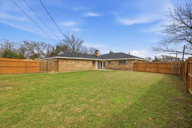 121 Hillside Lane, Desoto, TX 75115