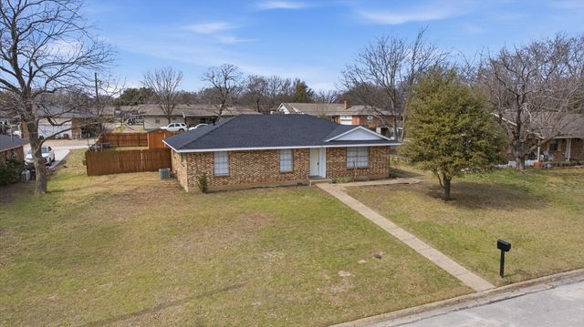 121 Hillside Lane, Desoto, TX 75115