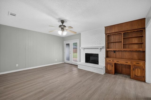 121 Hillside Lane, Desoto, TX 75115