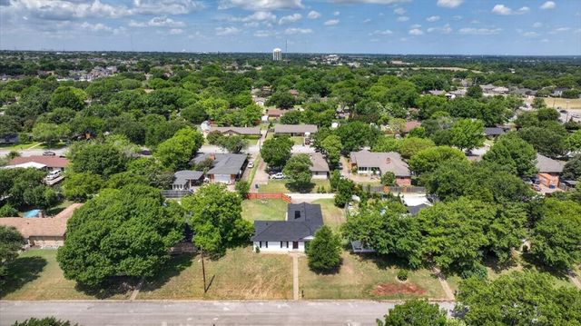 121 Hillside Lane, Desoto, TX 75115