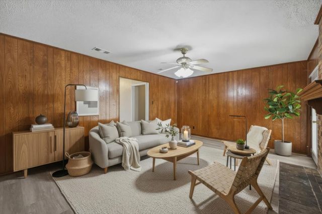 121 Hillside Lane, Desoto, TX 75115